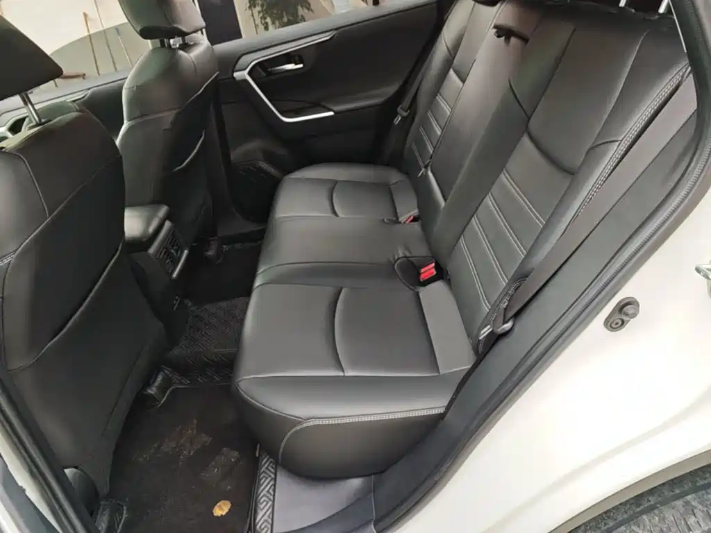 Toyota RAV4 — фото 17
