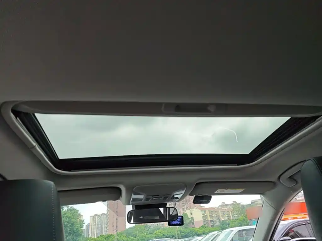 Toyota RAV4 — фото 18