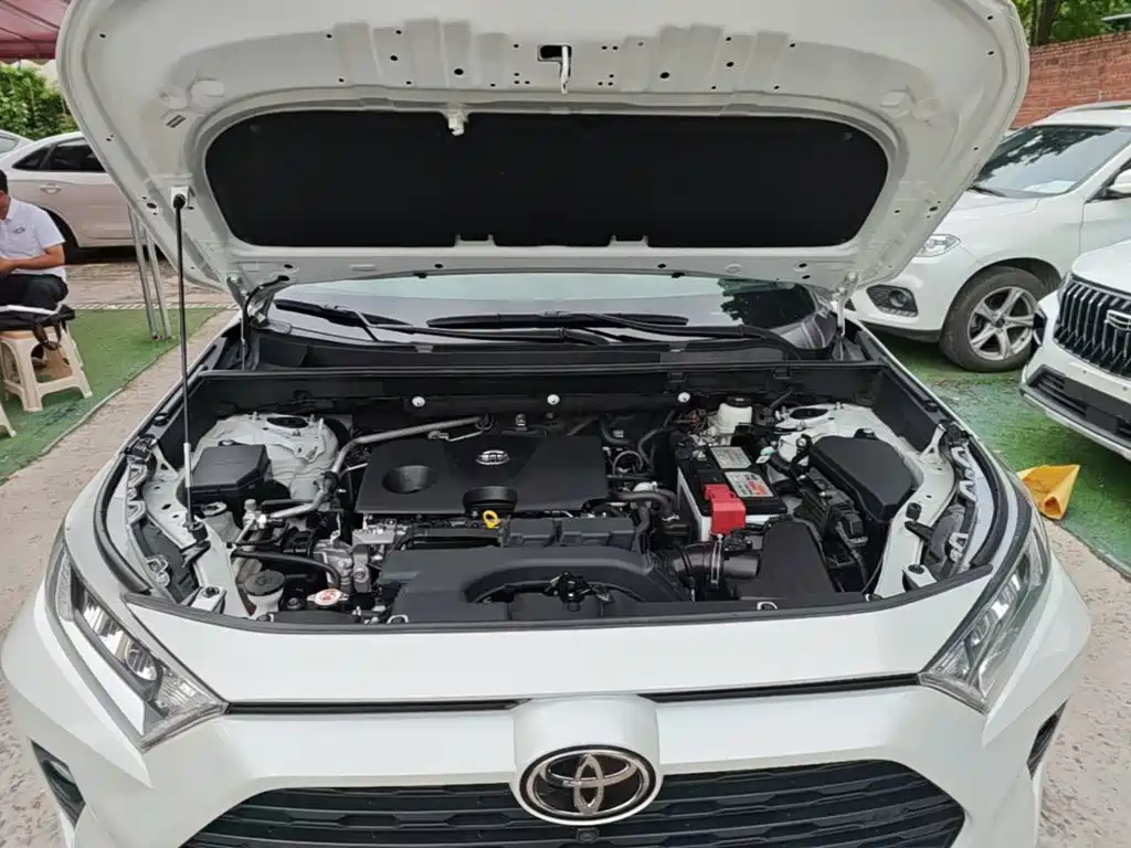 Toyota RAV4 — фото 20
