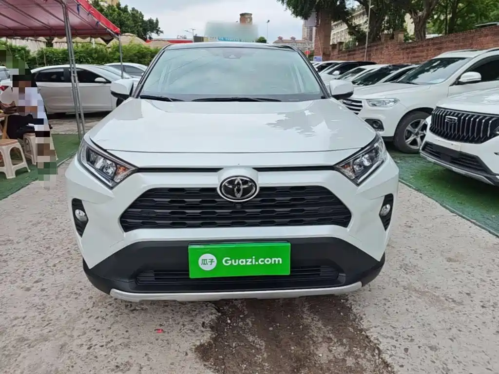 Toyota RAV4 — фото 3