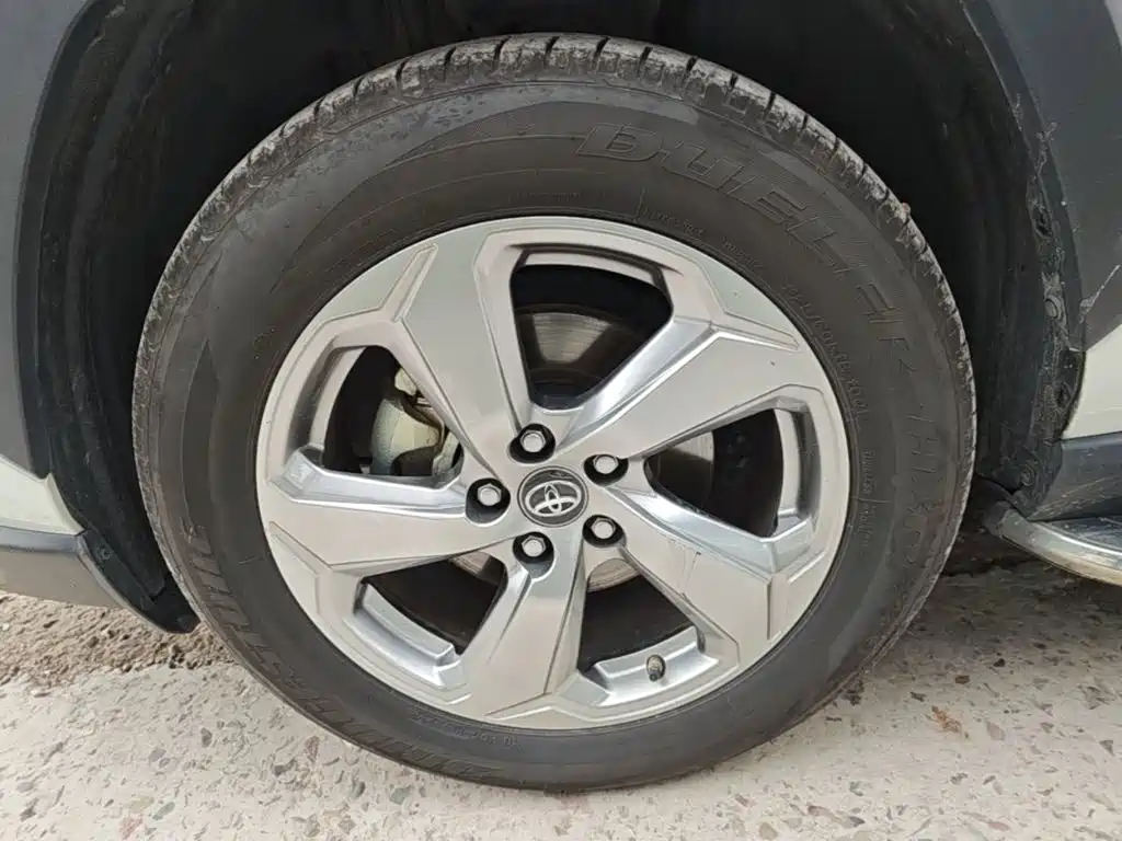 Toyota RAV4 — фото 23