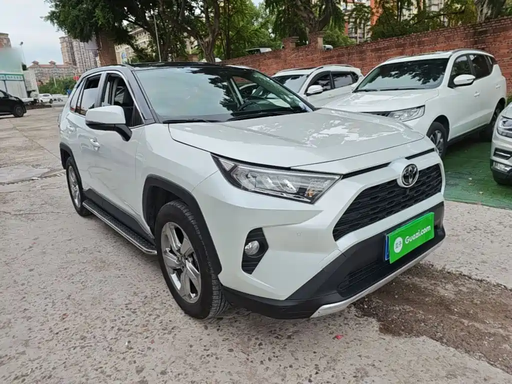 Toyota RAV4 — фото 4