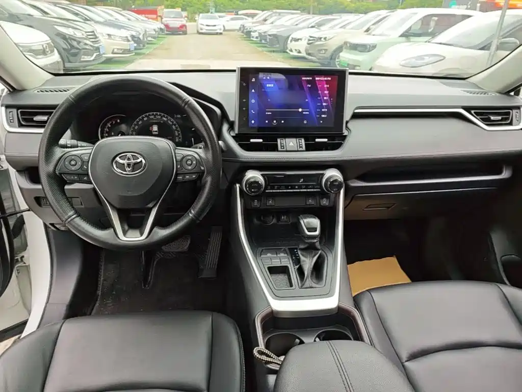Toyota RAV4 — фото 10
