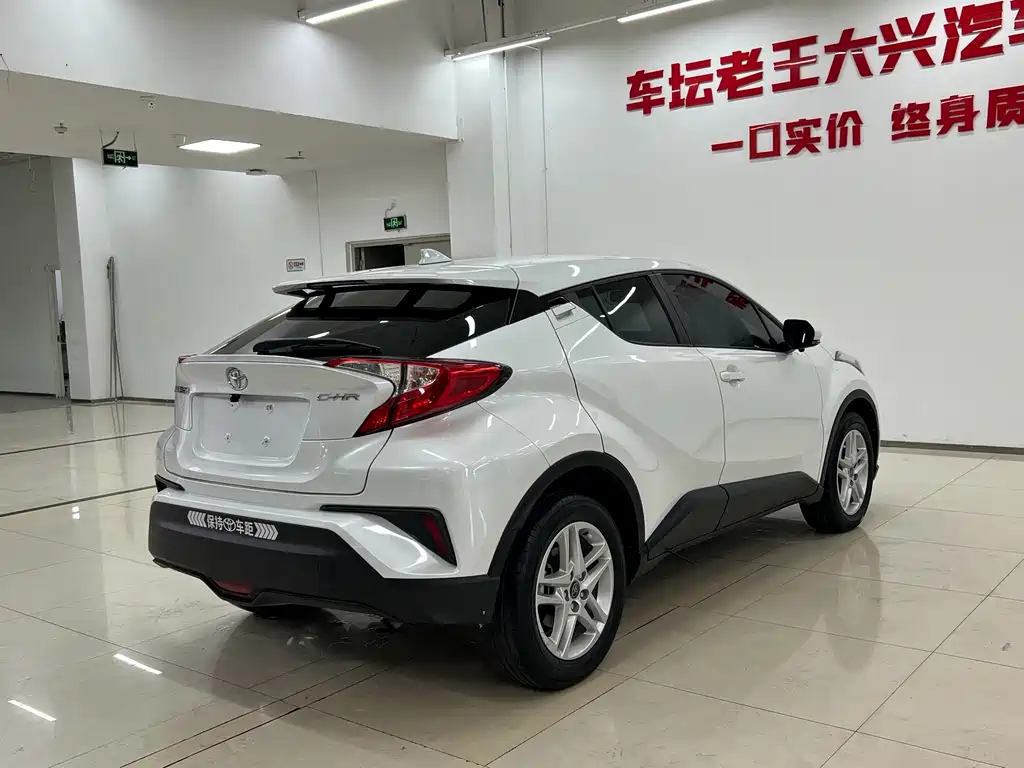 Toyota C-HR — фото 13