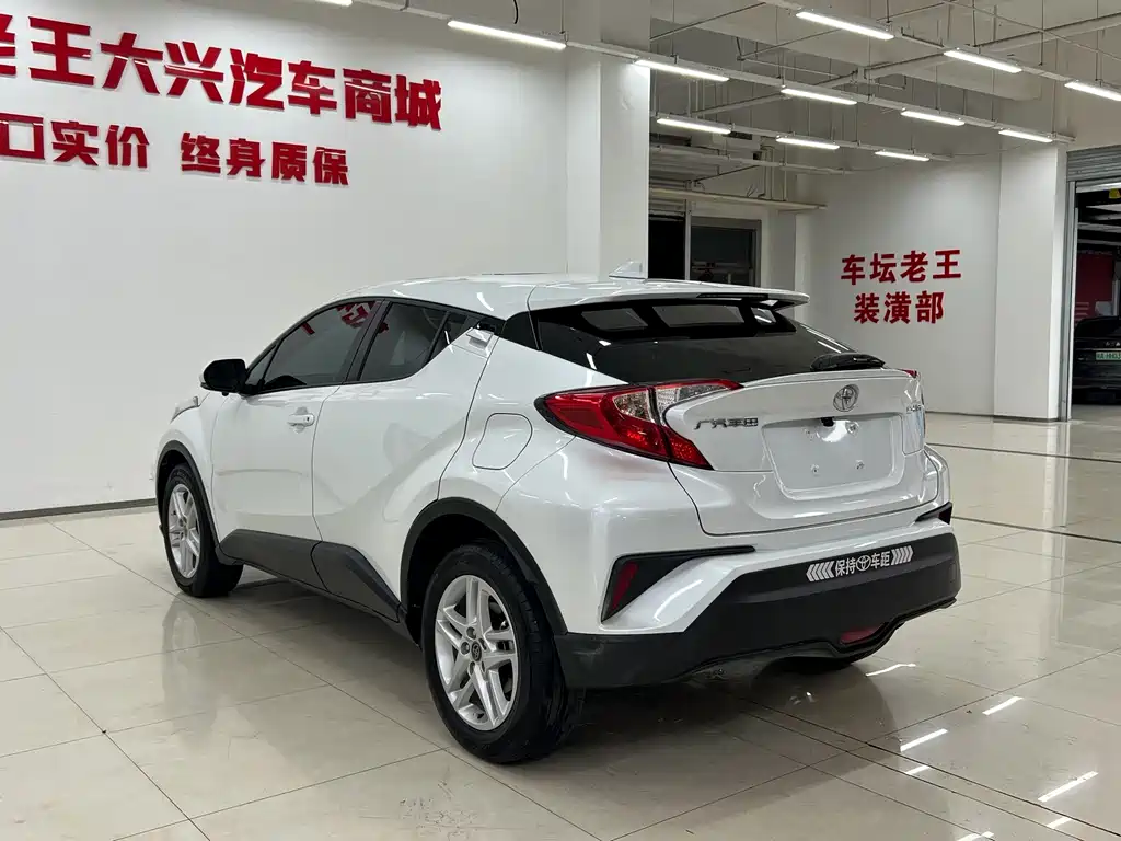 Toyota C-HR — фото 15