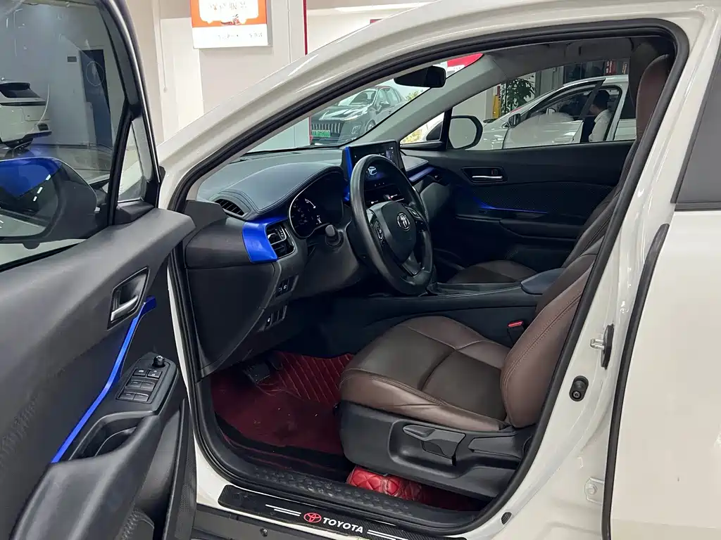 Toyota C-HR — фото 4