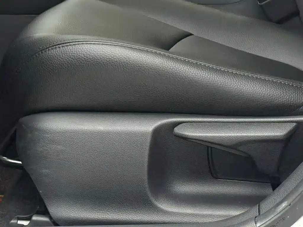 Toyota Corolla — фото 19