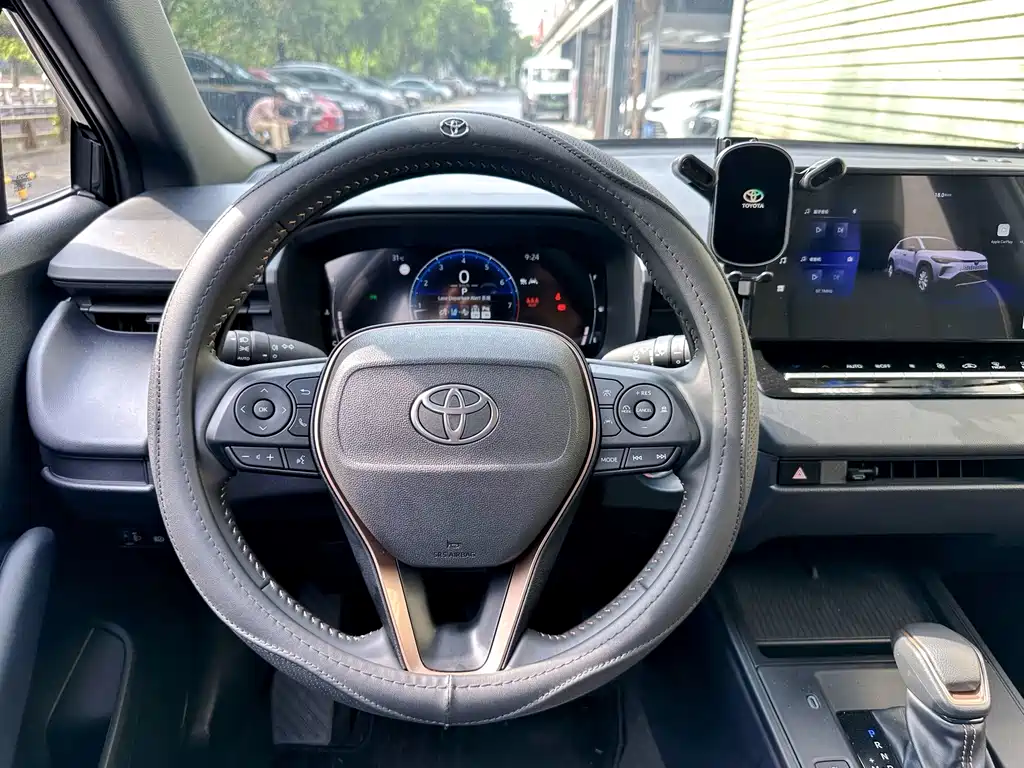 Toyota Corolla Cross — фото 10