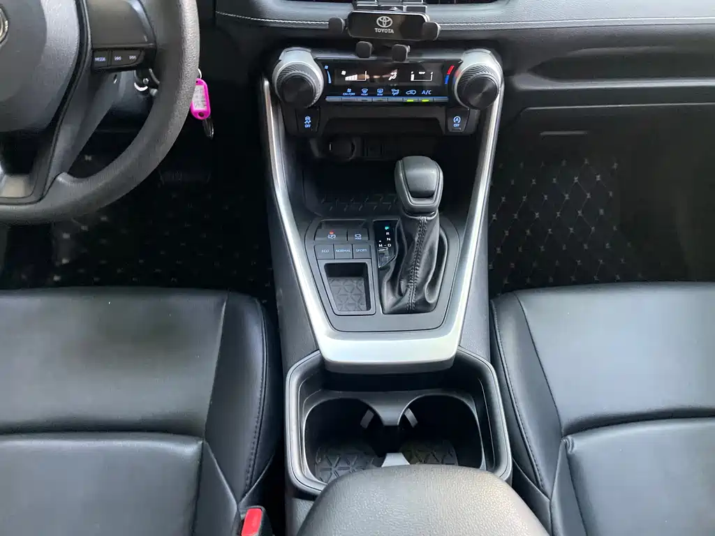 Toyota Wildlander — фото 15