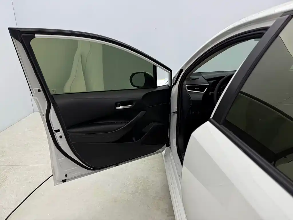 Toyota Corolla — фото 16