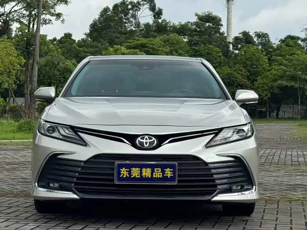Toyota Camry — фото 2