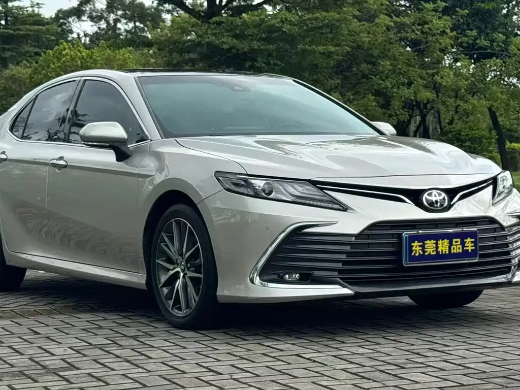 Toyota Camry — фото 3