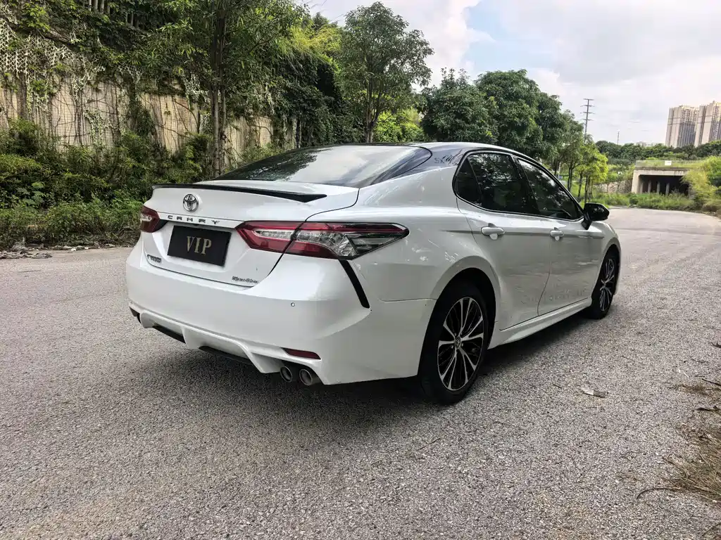 Toyota Camry — фото 7