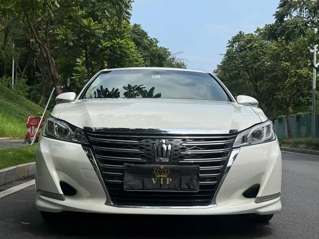Toyota Crown — фото 2
