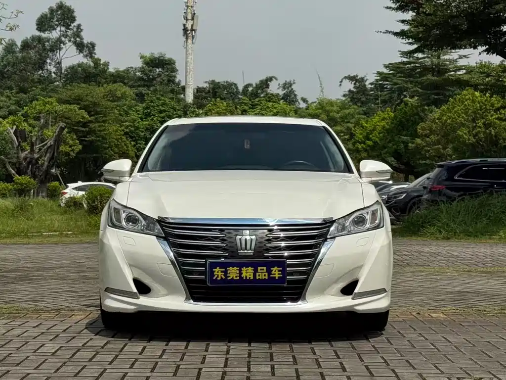 Toyota Crown — фото 2