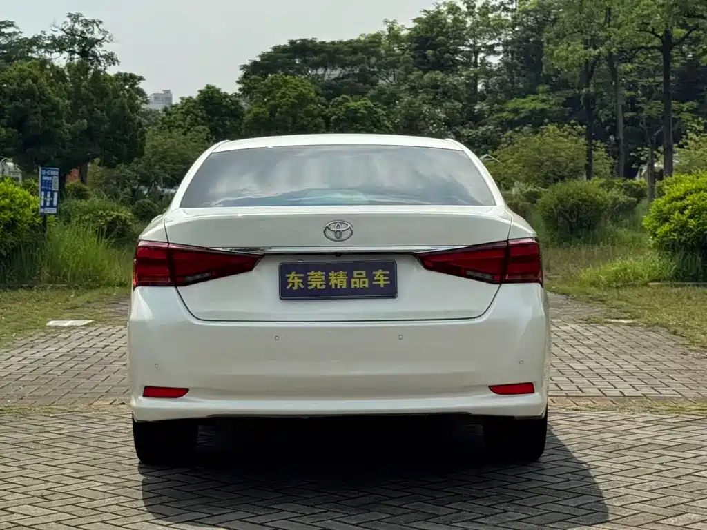 Toyota Crown — фото 15
