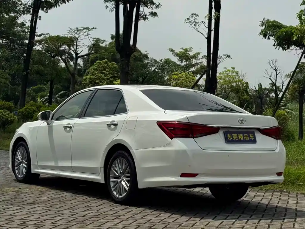 Toyota Crown — фото 16