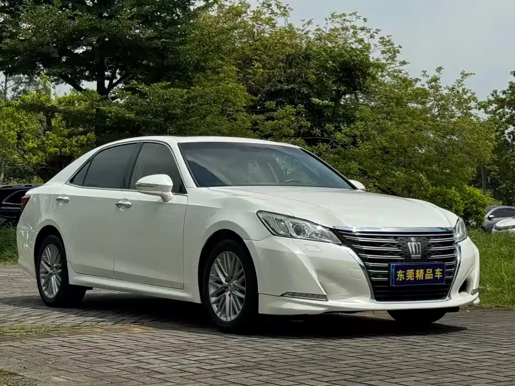 Toyota Crown — фото 3