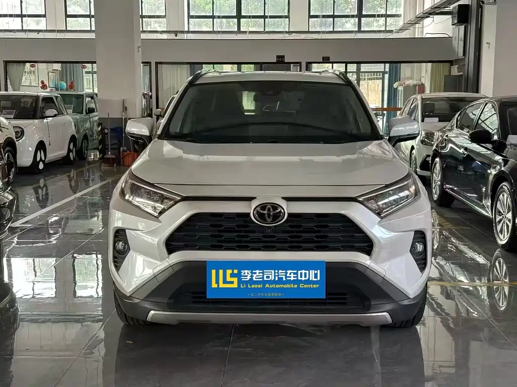 Toyota RAV4 — фото 2