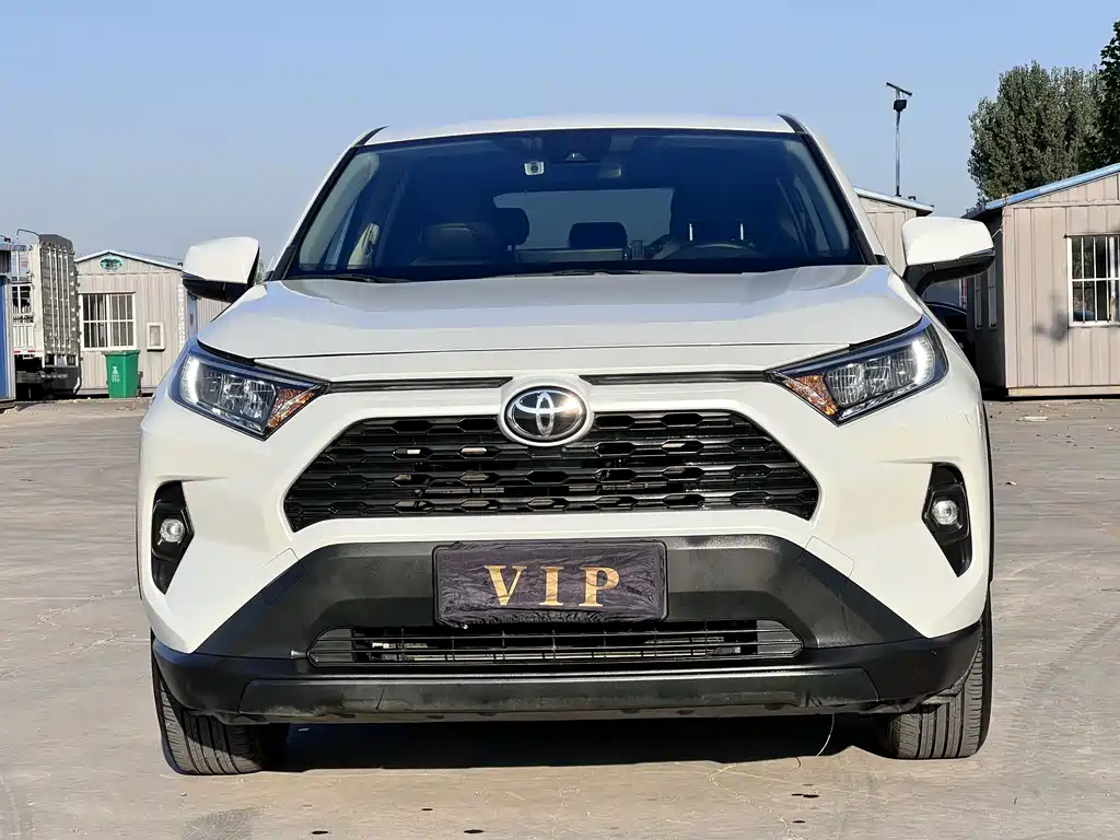Toyota RAV4 — фото 2