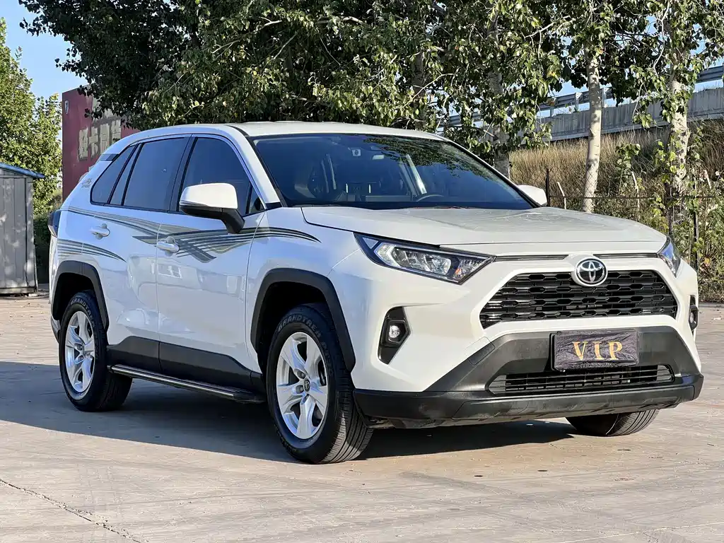 Toyota RAV4 — фото 3