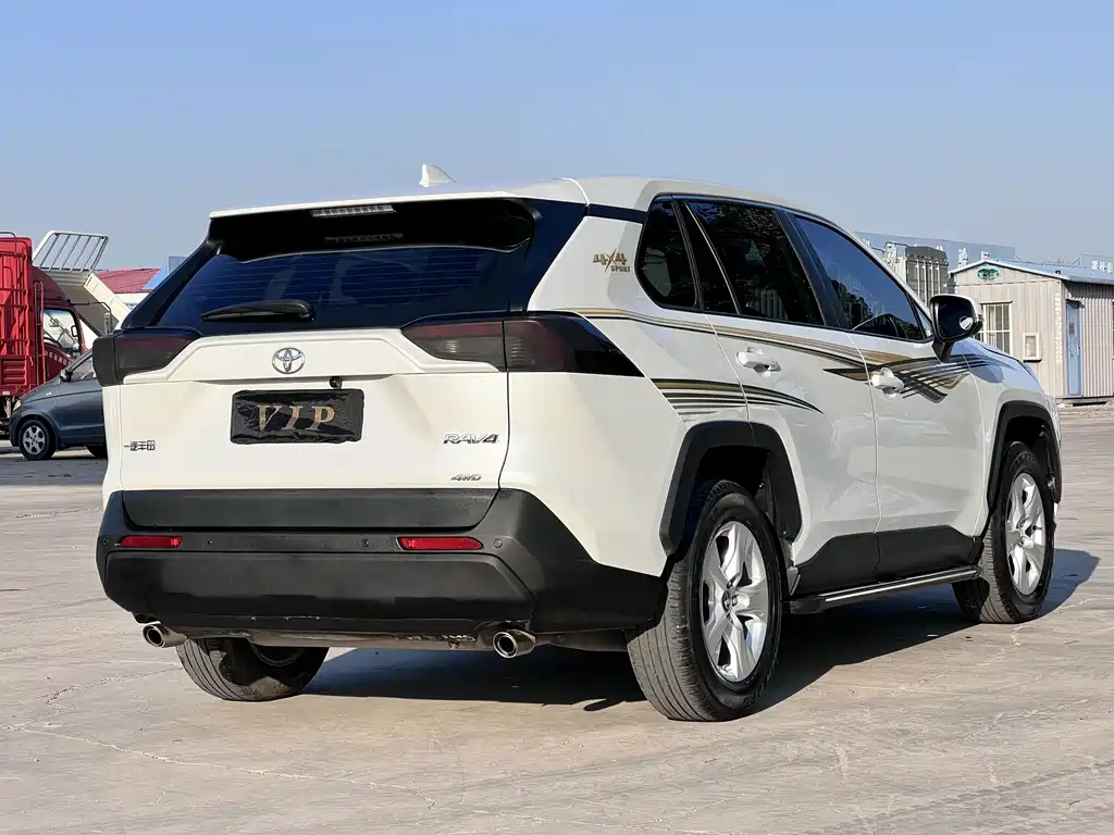 Toyota RAV4 — фото 6