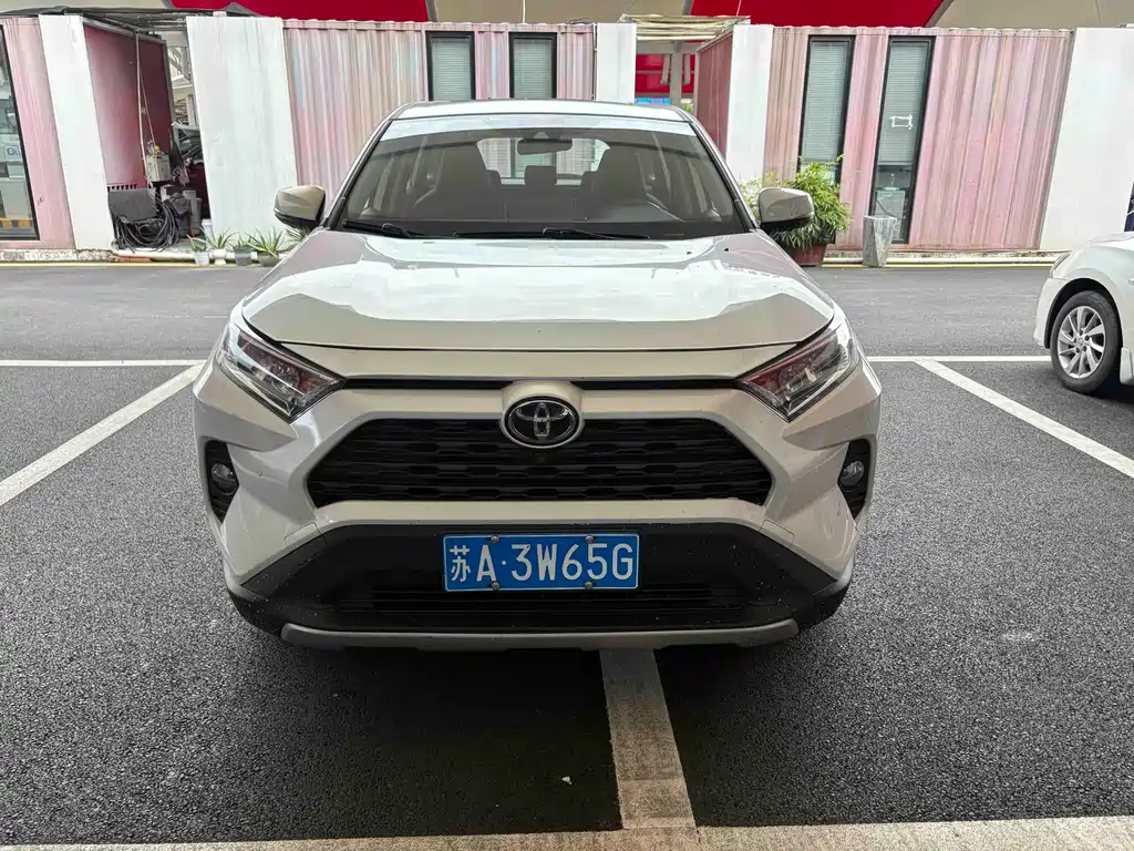Toyota RAV4 — фото 2
