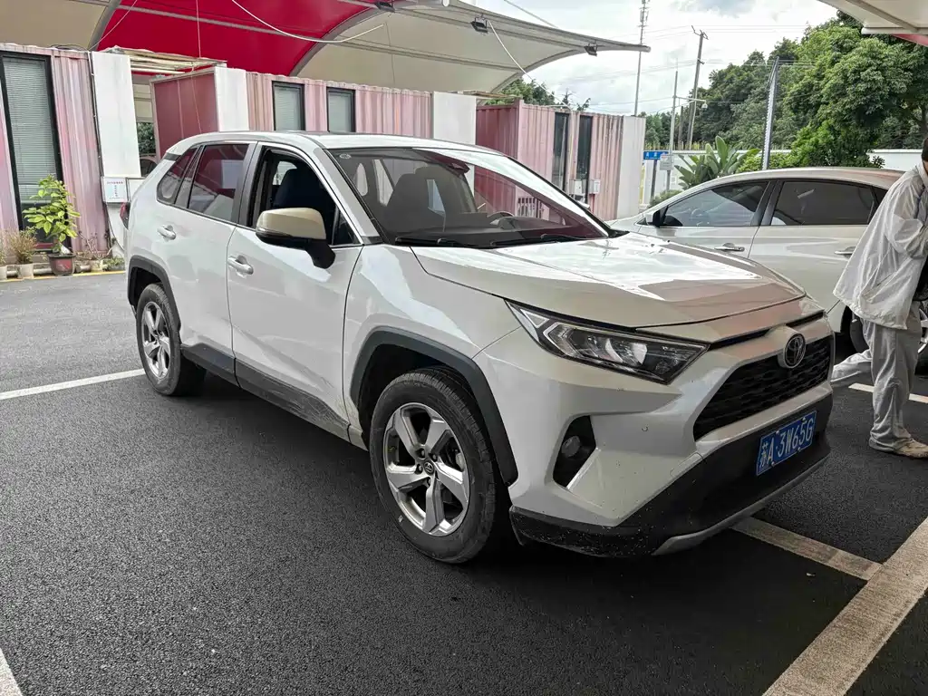 Toyota RAV4 — фото 3