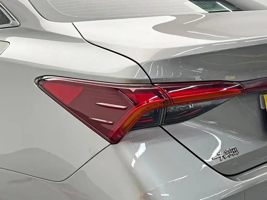 Toyota Avalon — фото 10