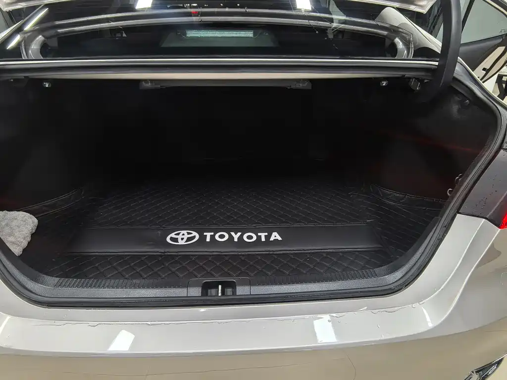Toyota Camry — фото 11