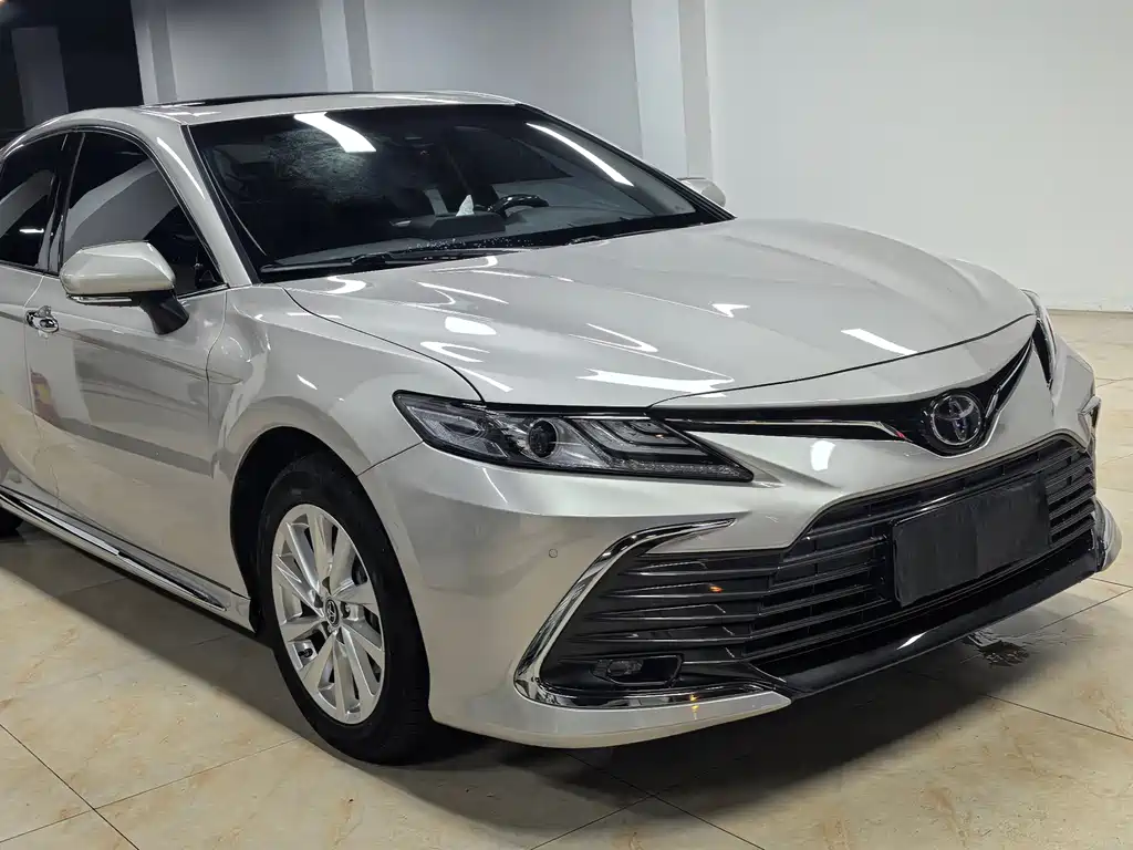 Toyota Camry — фото 3