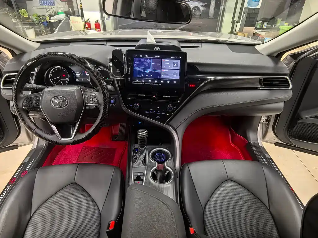 Toyota Camry — фото 10