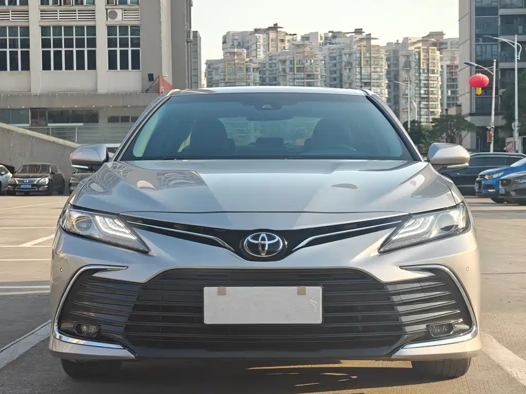 Toyota Camry — фото 2