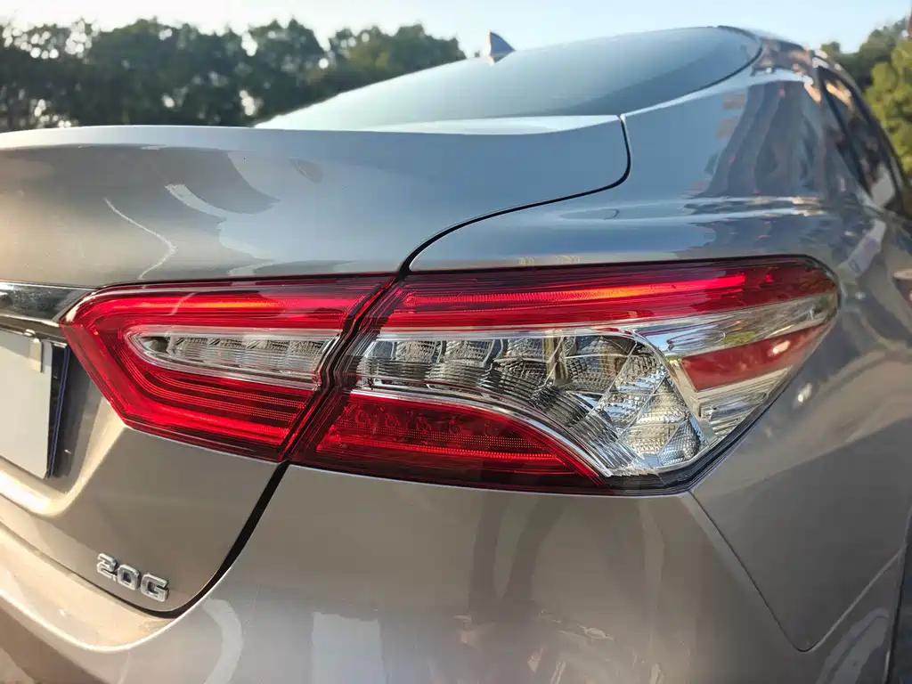 Toyota Camry — фото 21