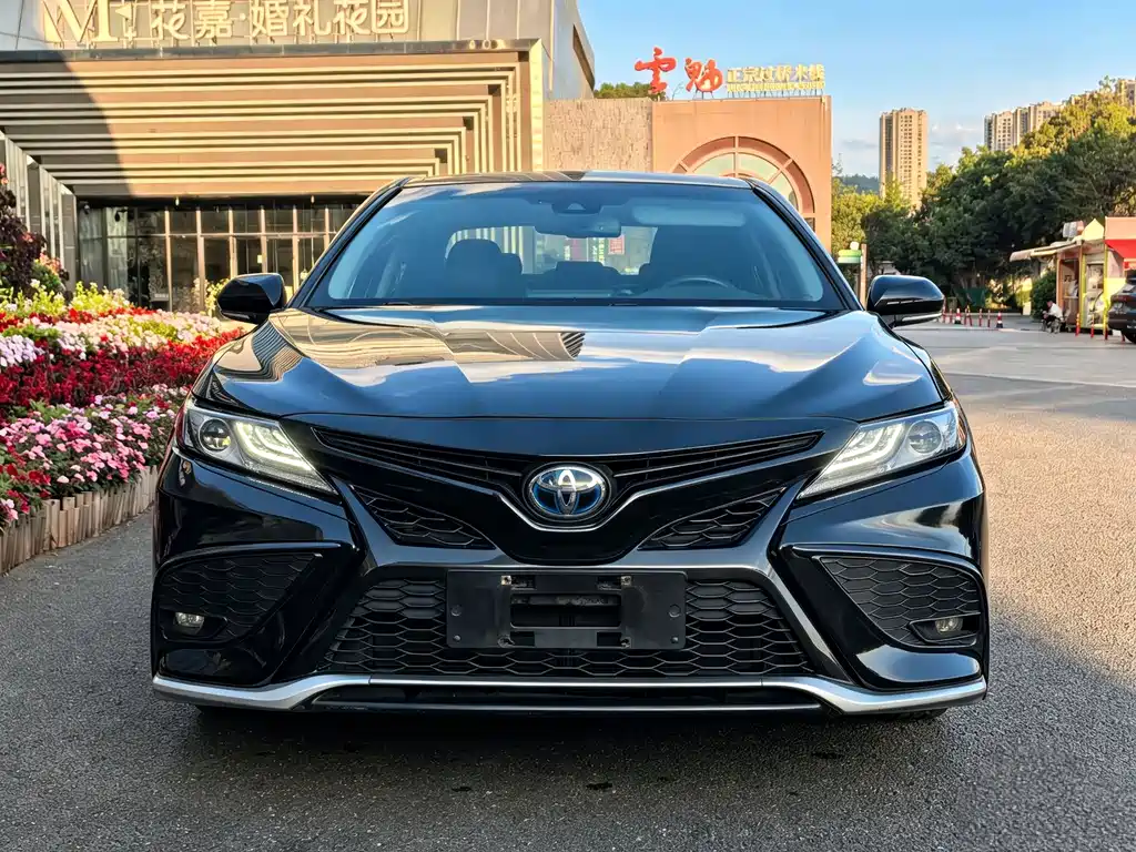 Toyota Camry — фото 2