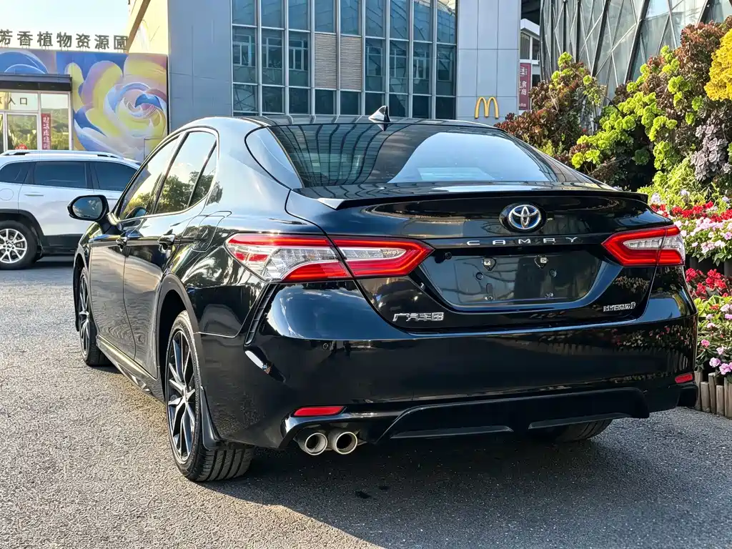 Toyota Camry — фото 4