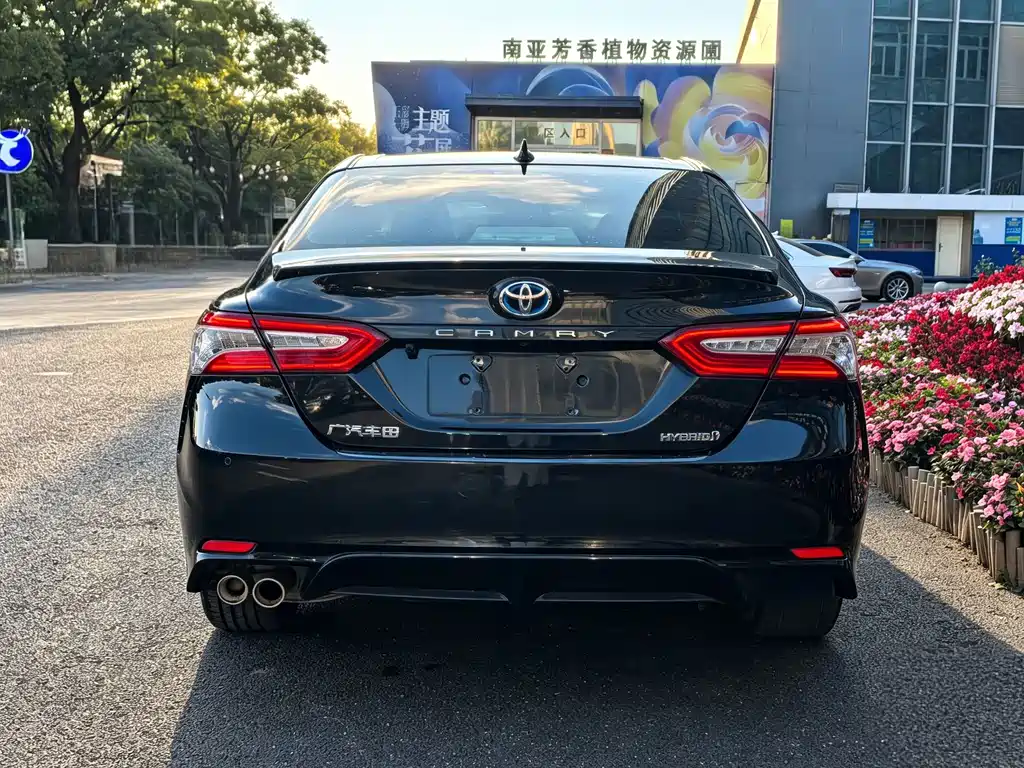 Toyota Camry — фото 5