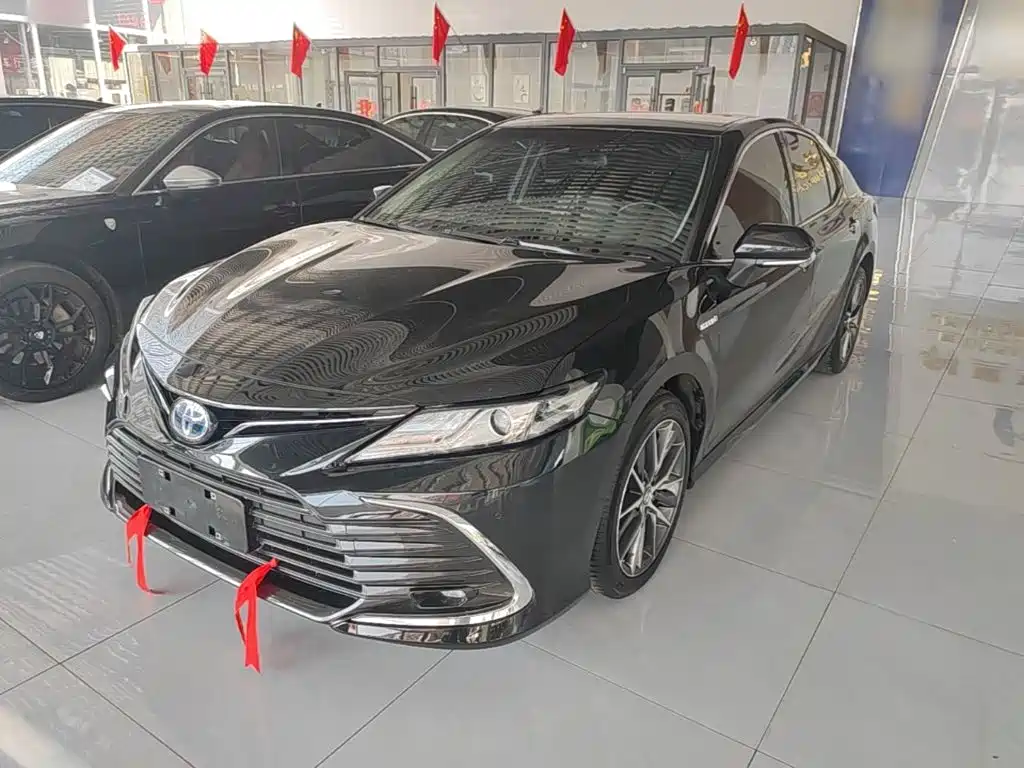 Toyota Camry — фото 2