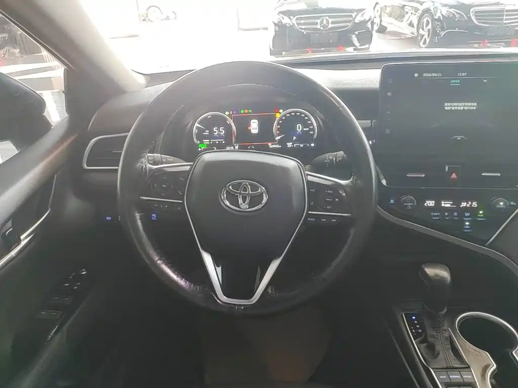 Toyota Camry — фото 11