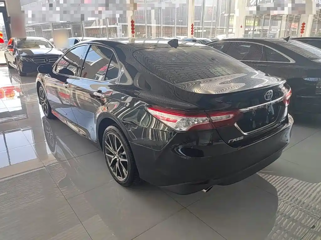 Toyota Camry — фото 5