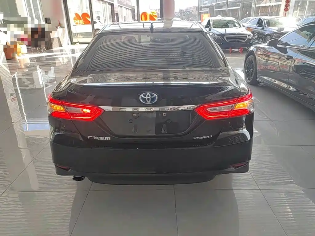 Toyota Camry — фото 6