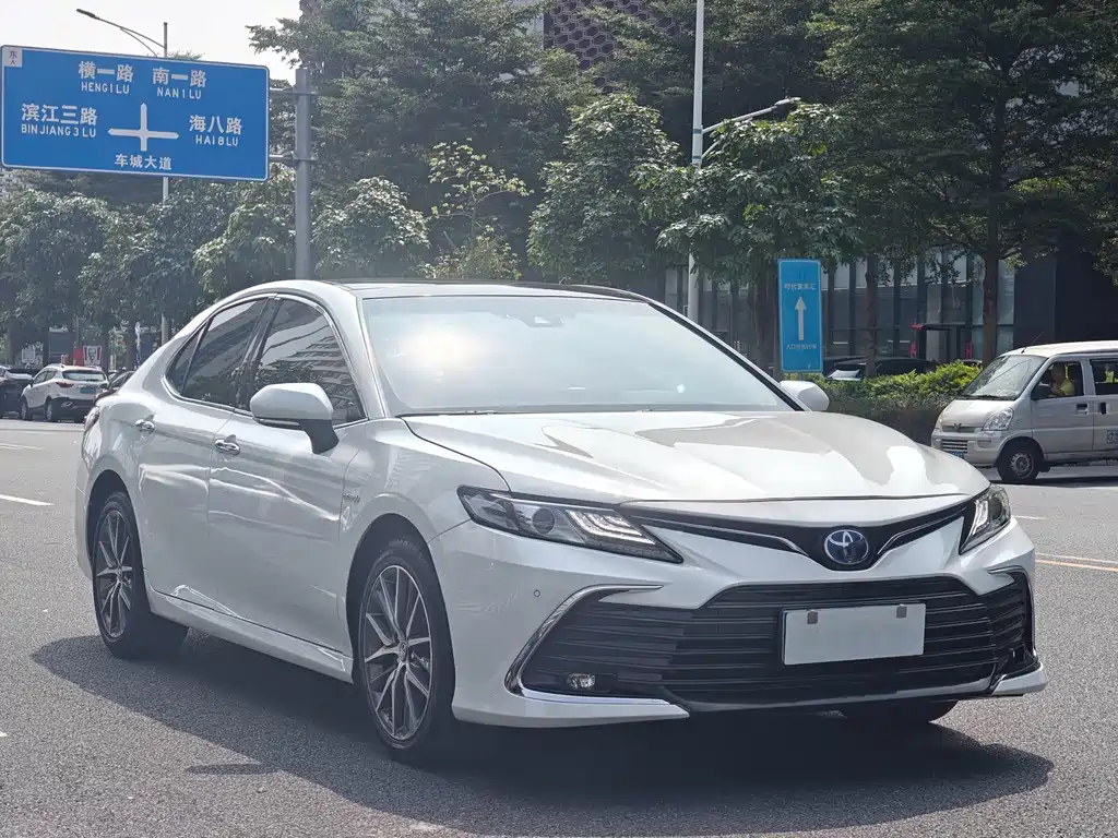 Toyota Camry — фото 3