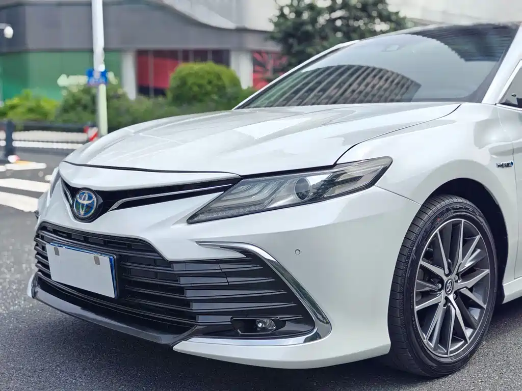Toyota Camry — фото 24