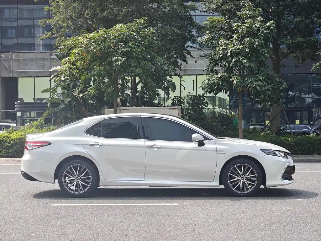 Toyota Camry — фото 4