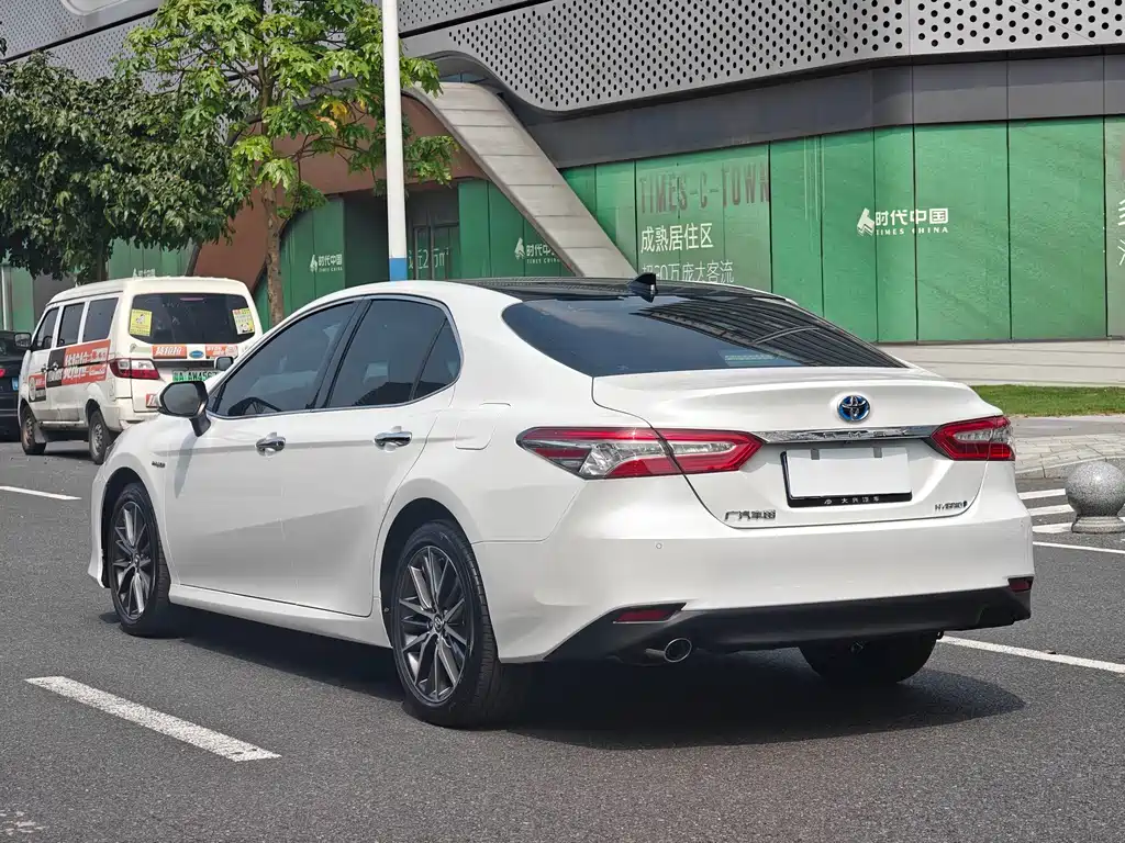 Toyota Camry — фото 6