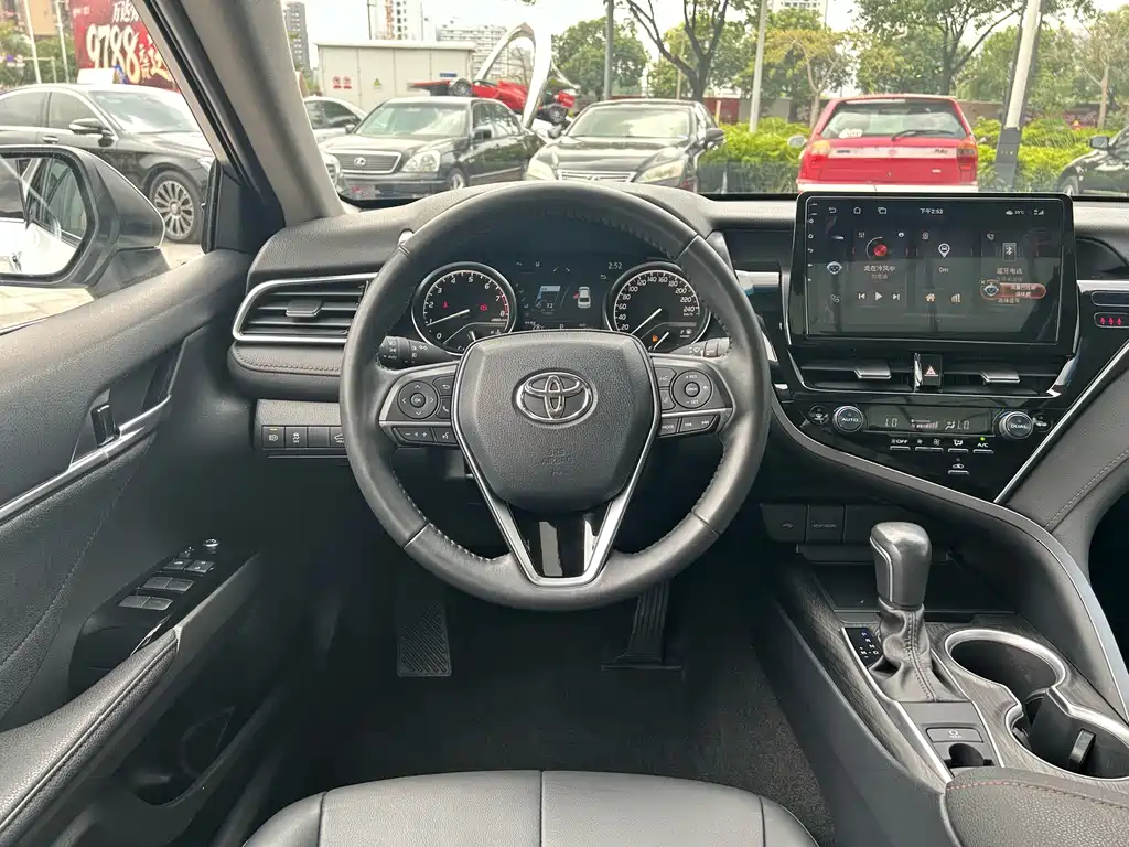 Toyota Camry — фото 19