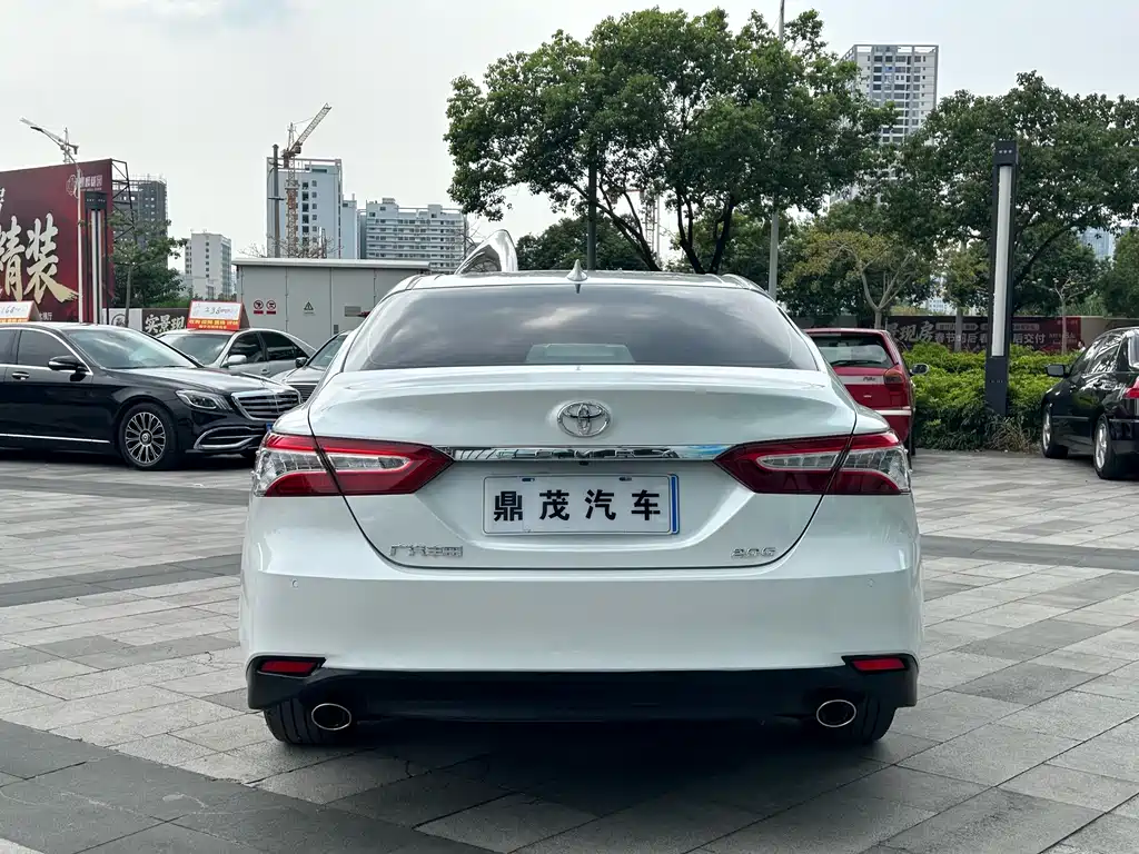 Toyota Camry — фото 4