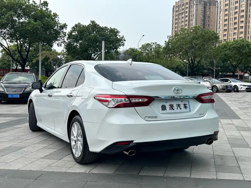 Toyota Camry — фото 6