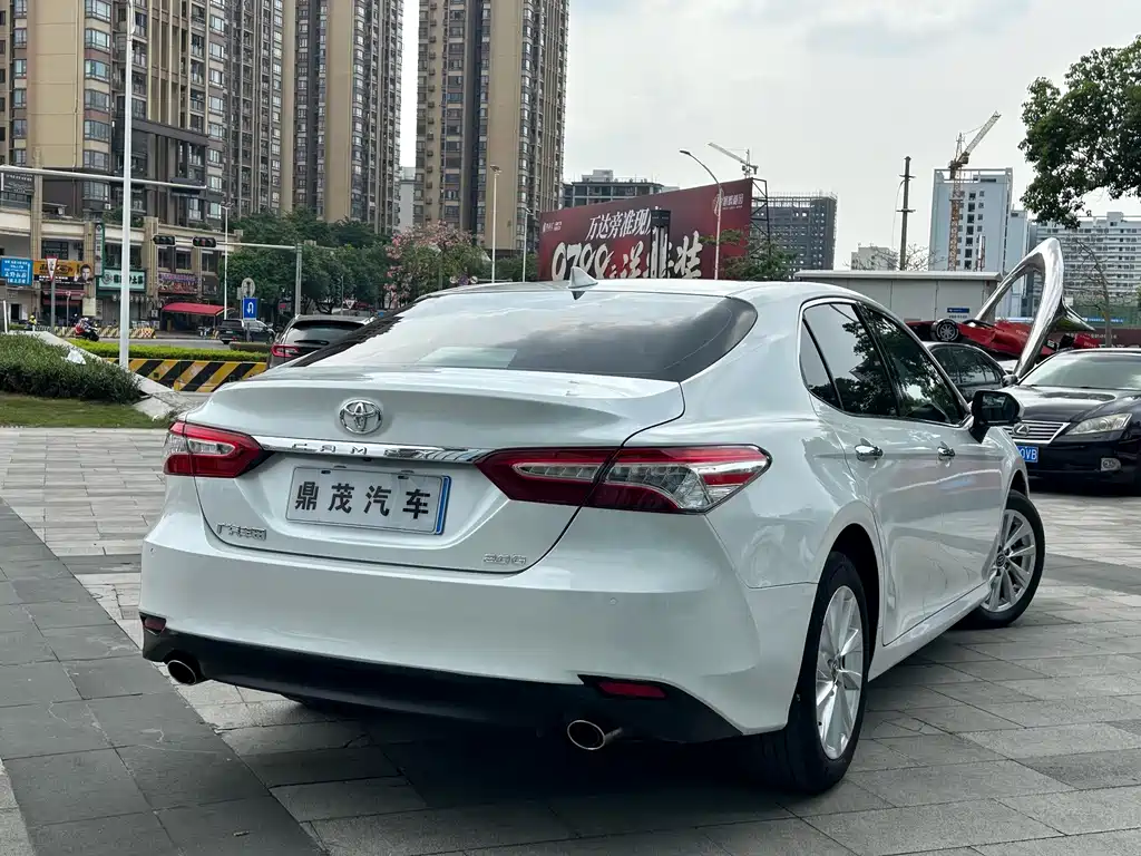 Toyota Camry — фото 7