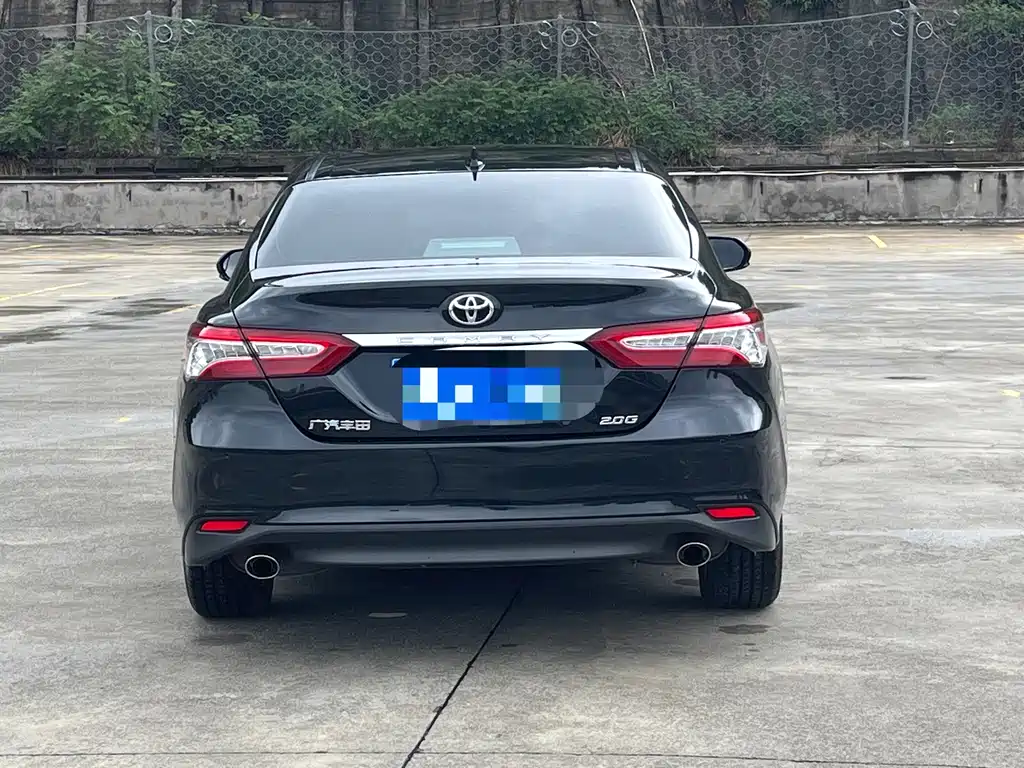Toyota Camry — фото 2
